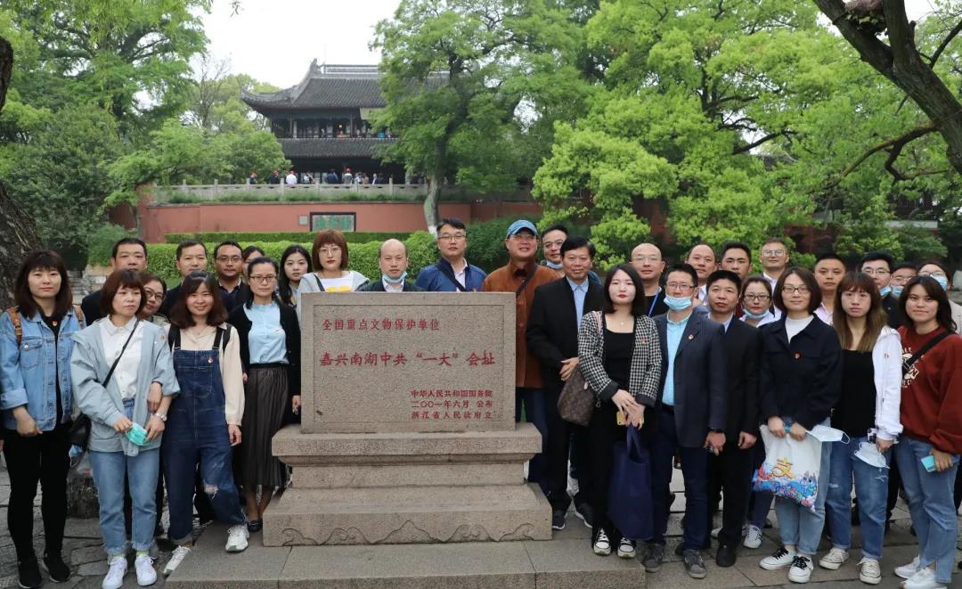 红心向党∣8040威尼斯党员党史学习在行动